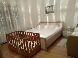 Apartments with a parking space Rijeka 17186