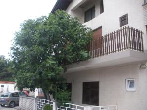 Apartments with a parking space Vodice - 17058