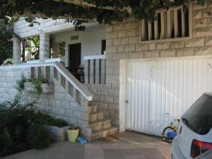 Apartments by the sea Slatine, Ciovo - 17456