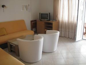 Apartments by the sea Slatine, Ciovo - 17456