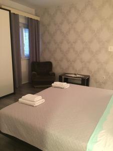 Apartments by the sea Sukosan, Zadar - 17203