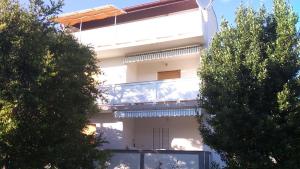 Apartments with a parking space Lopar, Rab - 17436 