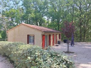 Maisons de vacances La Buissonade proche Sarlat 24 pour 1 a 6 personnes : Maison 3 Chambres