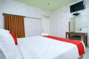 RedDoorz Plus @ Jalan FL Lumban Tobing Sibolga