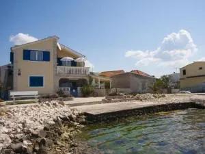 Family friendly seaside apartments Krapanj, Sibenik - 18004 - 克拉帕尼岛