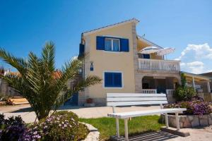 Family friendly seaside apartments Krapanj, Sibenik - 18004