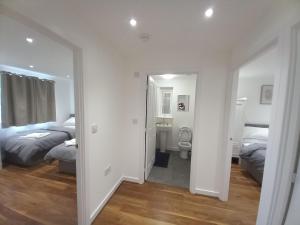 Modern 3bedroom house with Netflix & 2Driveway parking