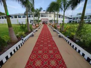 RAJ RESORT & BANQUETS - Vapi