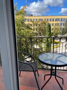 Lindens apartments with AC and view to central square