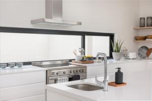 Sunset Villa - brand new home 200m from the beach - top floor only