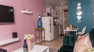 Entire serviced Coral apartment With pool