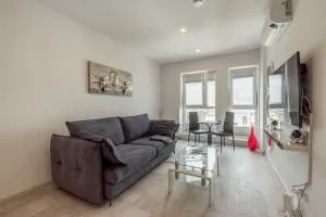 Fancy Penthouse Studio with Lakeview W10 - Roşu