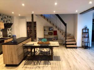 Maison charmante avec piscine privée à Saint-Georges-de-PointindouxC