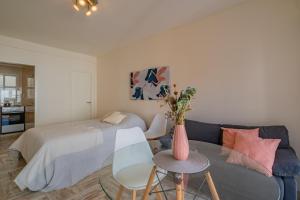 Berlina Hermoso ambiente cbalcón a la calle