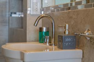 Berlina Hermoso ambiente cbalcón a la calle