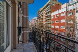 Berlina Hermoso ambiente cbalcón a la calle