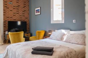 SPACIEUX STUDIO HAUT PLAFOND PROCHE MONACO