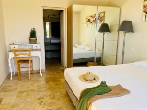 Hotels Le Mas des Collines : Chambre Double Deluxe avec Balcon