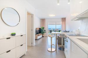 Modern Ocean View Apartment PH12