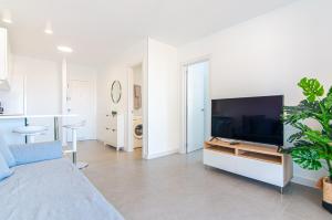 Modern Ocean View Apartment PH12