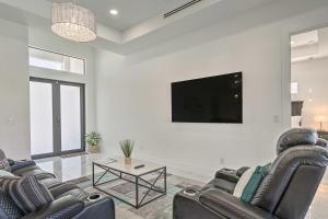 Cape Coral Home with Screened-In Lanai and Pool!