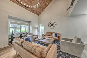 4 Mi to Dtwn Ruidoso Cabin with Deck and Game Room!