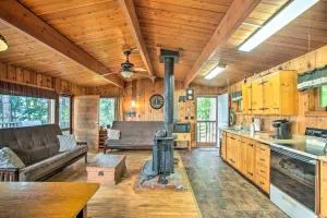 Remote Escape Serene Lakeside Cabin with Beach - Saint Maries