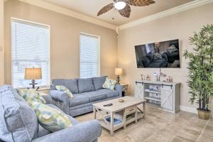 South Padre Island Condo - 200 Ft to Beach!
