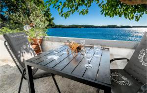 Awesome Apartment In Supetarska Draga With Wifi