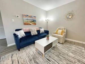 * Cozy CribPet FriendlyKing Bed *