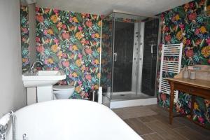 B&B / Chambres d'hotes Chateau Morinerie : Chambre Familiale - Vue sur Jardin