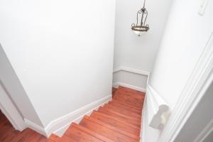 Beautiful 22.5 Condo wFree Parking Fast WIFI