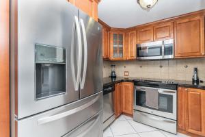 Beautiful 22.5 Condo wFree Parking Fast WIFI