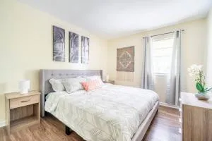 *Cool Crib * King Bed * Long Term Stays * Duke* - Hayes