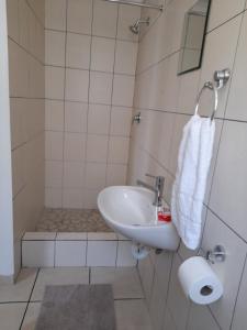 Bachelor cottage STRICTLY HALAAL Garlandale Rondebosch East