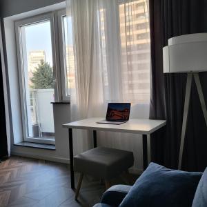 New luxury apartment next to subway with garage