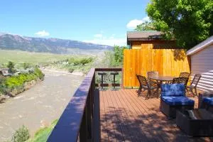 Yellowstone Treasure Guesthouses on the River - Mammoth