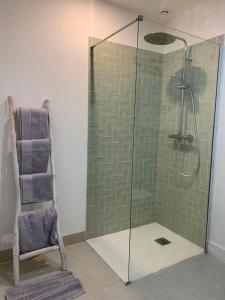 Villas Maison Porte du Bouchon : Jacuzzi SPA privatif ! : photos des chambres