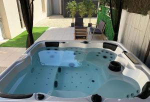 Villas Maison Porte du Bouchon : Jacuzzi SPA privatif ! : Villa 2 Chambres :