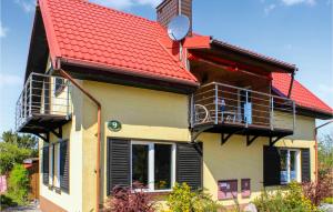 Beautiful Home In Wicko With 4 Bedrooms And Wifi