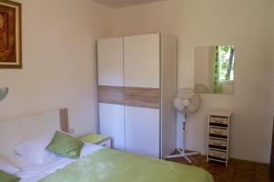 Apartments with a parking space Artatore, Losinj - 17591