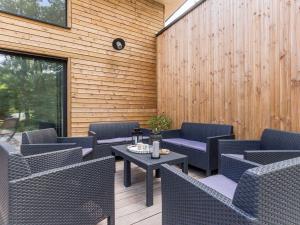 Grande maison en bois avec parc, terrasse, jeux et équipements modernes entre Nantes et Pornic - FR-1-306-1051