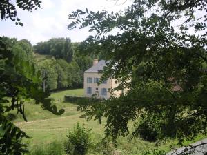 Maisons de vacances Gite Saint-Pierre-sur-Erve, 4 pieces, 8 personnes - FR-1-600-160 : photos des chambres