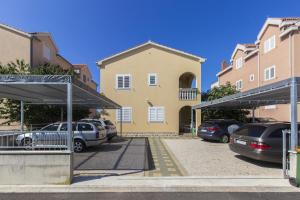 Apartments with a parking space Srima - Vodice, Vodice - 17660