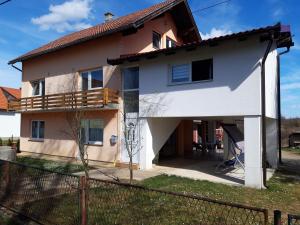 Apartments with a parking space Lipovaca, Plitvice - 17657