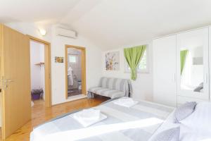 Family-friendly apartments with swimming pool Gornji Tucepi, Makarska - 17686