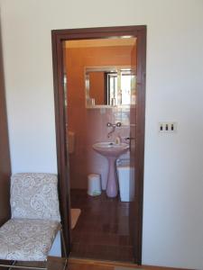 Apartments by the sea Tisno, Murter - 17716