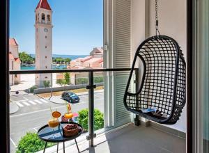 Apartments with a parking space Omis 17677