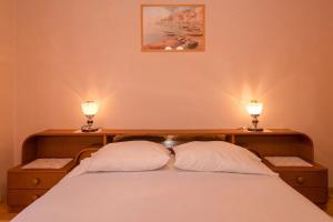 Holiday house with a parking space Svirce, Hvar - 17682