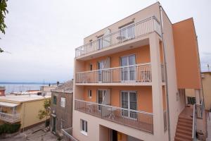 Apartments by the sea Baska Voda, Makarska - 17786